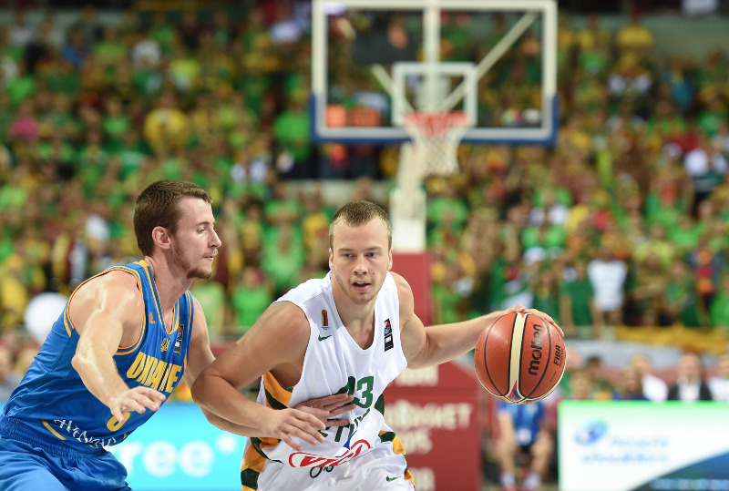 Литва победи драматично Украйна на старта на Евробаскет 2015